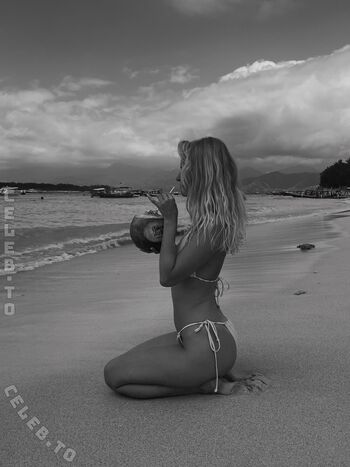 Livingwithleenaa leaked private photo uncensored HD quality