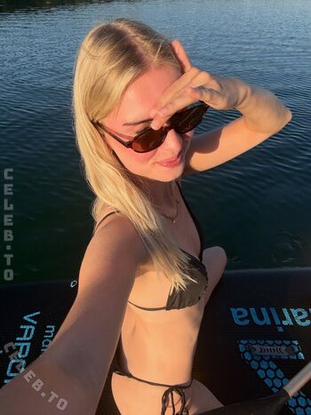 Livingwithleenaa leaked private photo uncensored HD quality