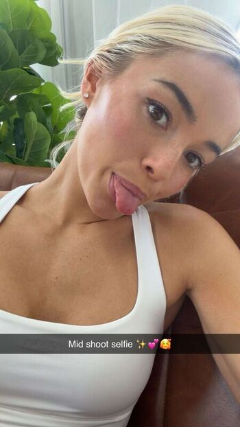 Livvy dunne  page leaked private photo uncensored HD quality