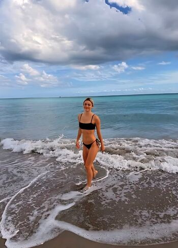 Livvy dunne  page leaked private photo uncensored HD quality