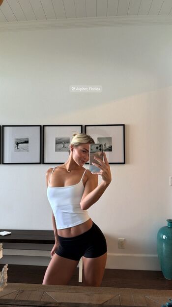 Livvy dunne  page leaked private photo uncensored HD quality