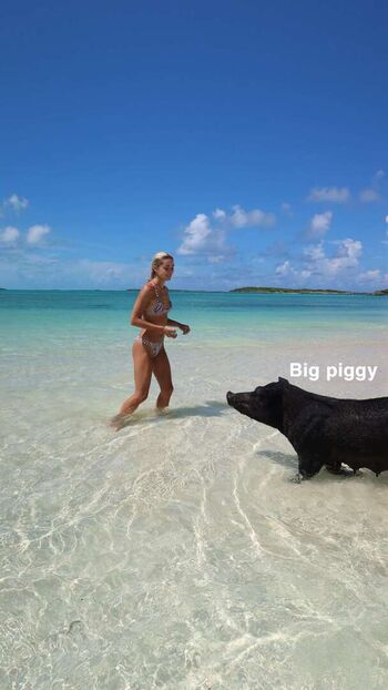 Livvy dunne  page leaked private photo uncensored HD quality