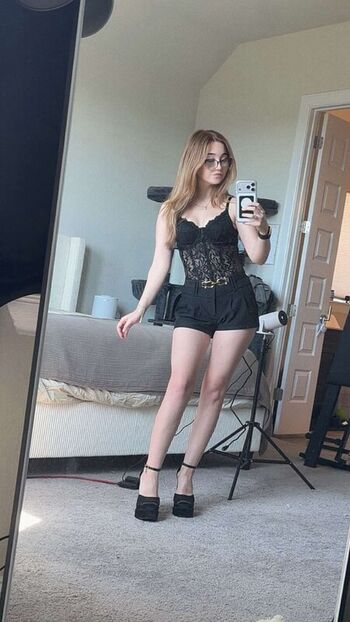 Lyssaurora page leaked private photo uncensored HD quality
