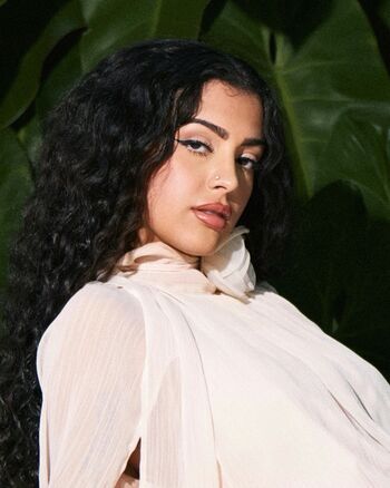 Malu trevejo  page leaked private photo uncensored HD quality