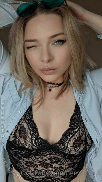 Neeviliciouz leaked private photo uncensored HD quality