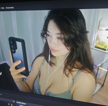 Qilin anh  page leaked private photo uncensored HD quality
