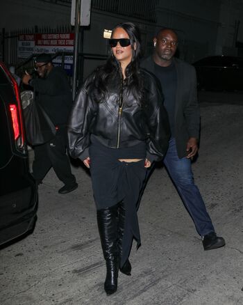Rihanna  page leaked private photo uncensored HD quality