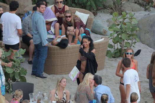 Rihanna  page leaked private photo uncensored HD quality