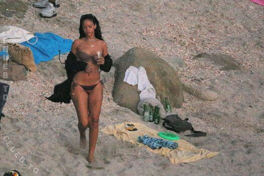 Rihanna  page leaked private photo uncensored HD quality