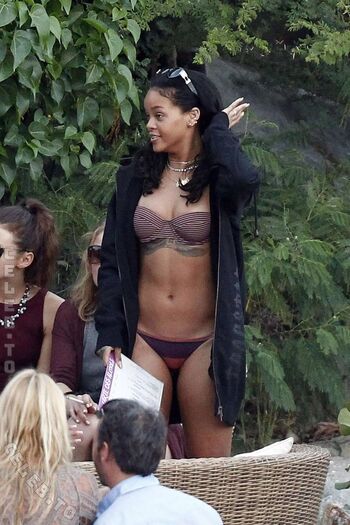 Rihanna  page leaked private photo uncensored HD quality