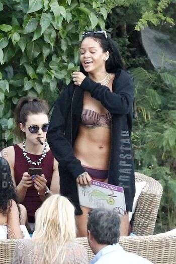 Rihanna  page leaked private photo uncensored HD quality