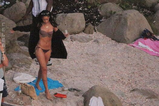 Rihanna  page leaked private photo uncensored HD quality