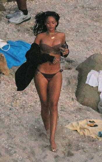 Rihanna  page leaked private photo uncensored HD quality
