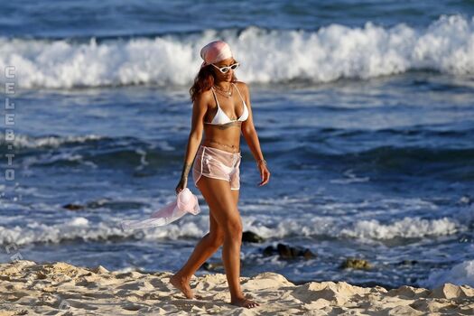 Rihanna  page leaked private photo uncensored HD quality