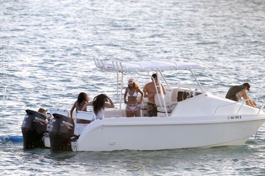 Rihanna  page leaked private photo uncensored HD quality