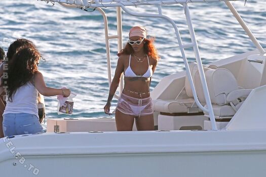 Rihanna  page leaked private photo uncensored HD quality