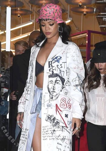 Rihanna  page leaked private photo uncensored HD quality