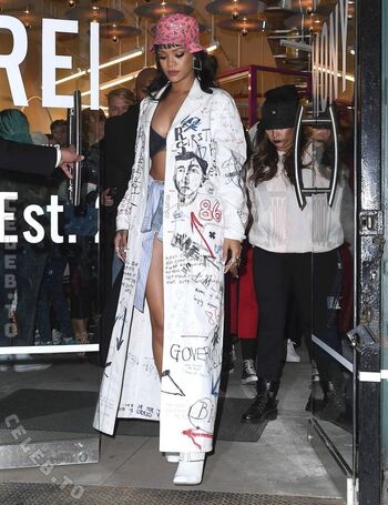 Rihanna  page leaked private photo uncensored HD quality