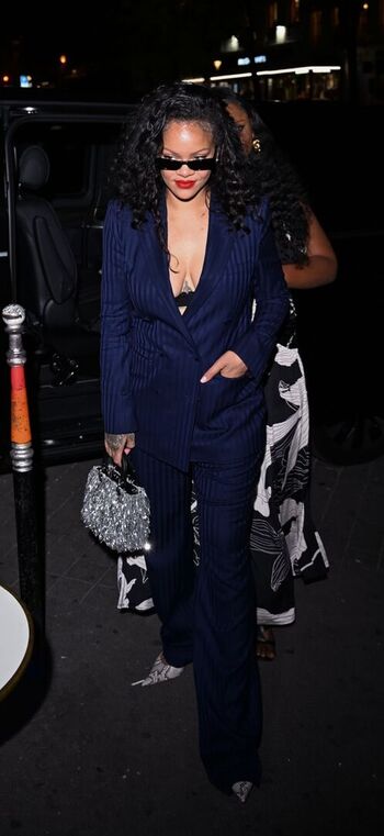 Rihanna  page leaked private photo uncensored HD quality