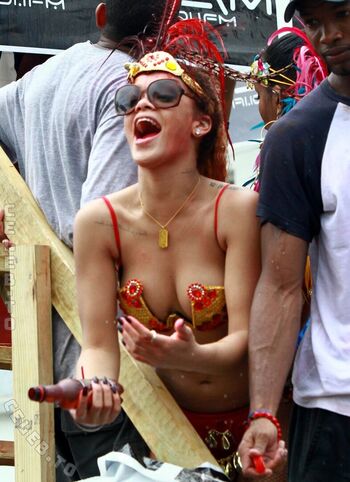 Rihanna  page leaked private photo uncensored HD quality