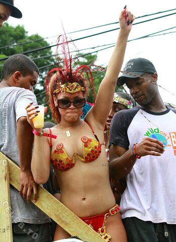 Rihanna  page leaked private photo uncensored HD quality