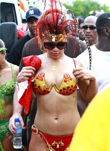 Rihanna  page leaked private photo uncensored HD quality