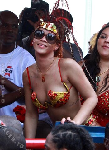Rihanna  page leaked private photo uncensored HD quality
