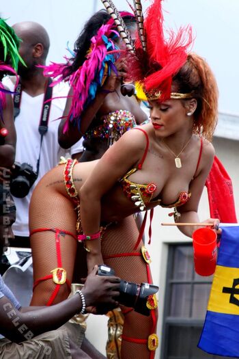 Rihanna  page leaked private photo uncensored HD quality