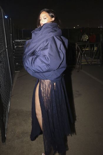 Rihanna  page leaked private photo uncensored HD quality