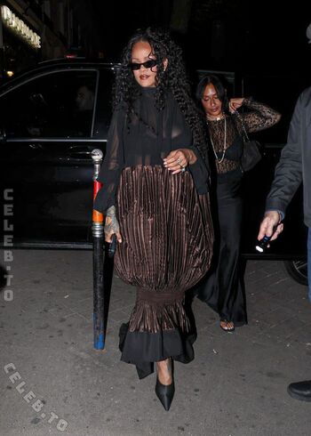 Rihanna  page leaked private photo uncensored HD quality