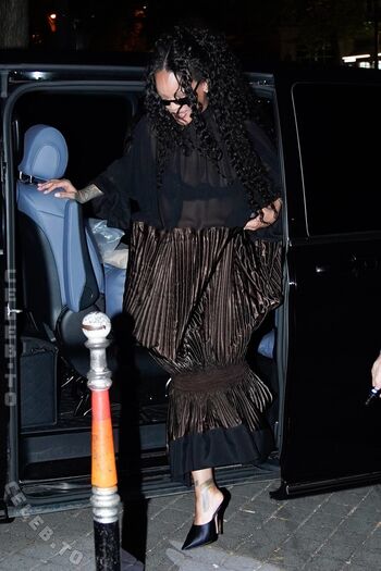 Rihanna  page leaked private photo uncensored HD quality