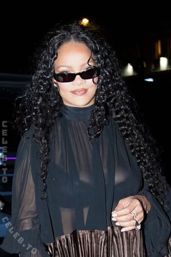 Rihanna  page leaked private photo uncensored HD quality