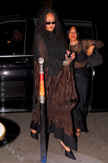 Rihanna  page leaked private photo uncensored HD quality