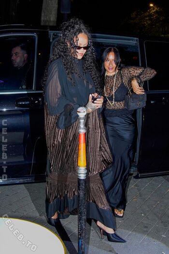 Rihanna  page leaked private photo uncensored HD quality