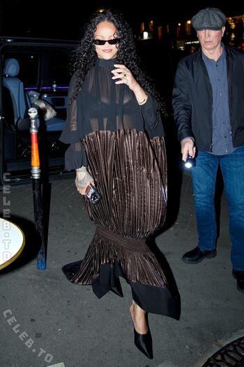 Rihanna  page leaked private photo uncensored HD quality