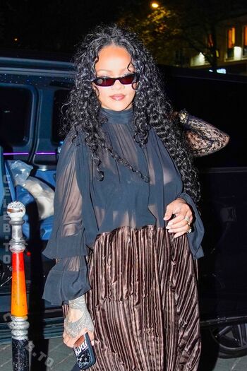 Rihanna  page leaked private photo uncensored HD quality