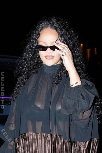 Rihanna  page leaked private photo uncensored HD quality