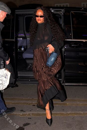Rihanna  page leaked private photo uncensored HD quality