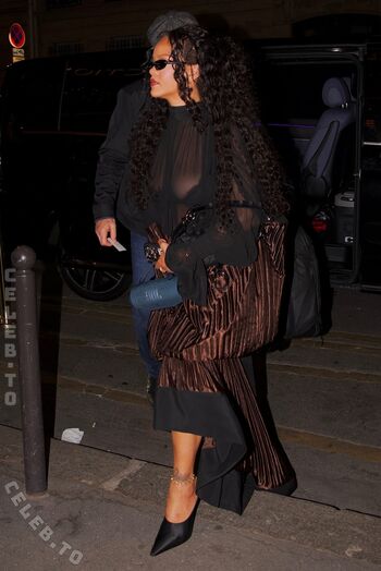 Rihanna  page leaked private photo uncensored HD quality