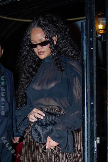 Rihanna  page leaked private photo uncensored HD quality