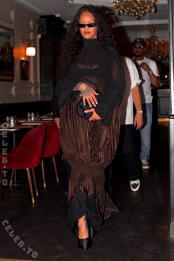 Rihanna  page leaked private photo uncensored HD quality
