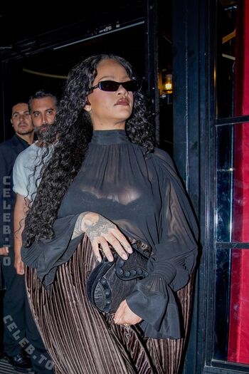 Rihanna  page leaked private photo uncensored HD quality