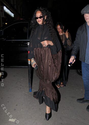 Rihanna  page leaked private photo uncensored HD quality