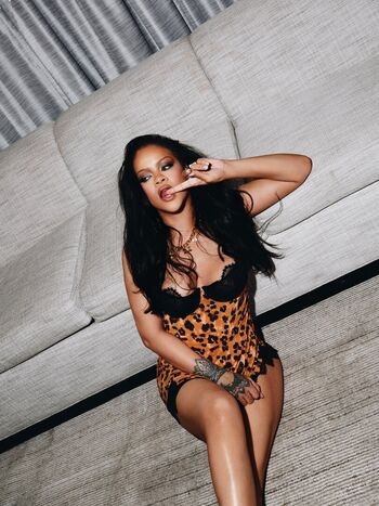 Rihanna  page leaked private photo uncensored HD quality