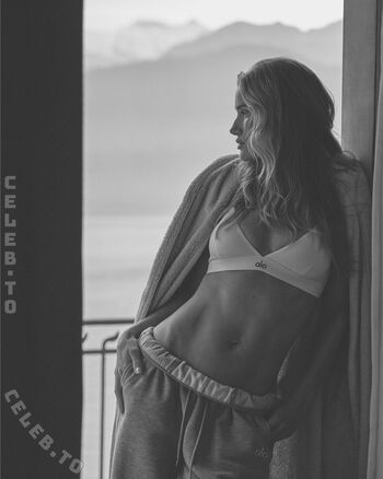 Rosie huntington whiteley  page leaked private photo uncensored HD quality