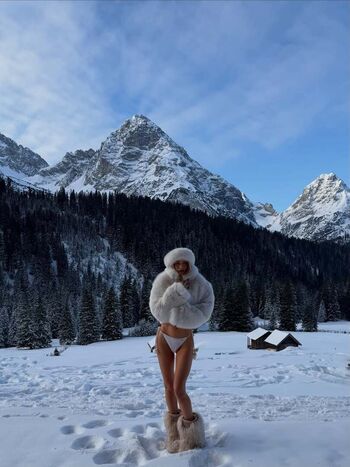 Rosie huntington whiteley  page leaked private photo uncensored HD quality