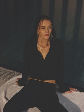 Rosie huntington whiteley  page leaked private photo uncensored HD quality