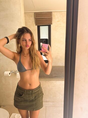 Sara crumbleleg leaked private photo uncensored HD quality