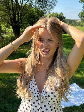 Sara crumbleleg leaked private photo uncensored HD quality