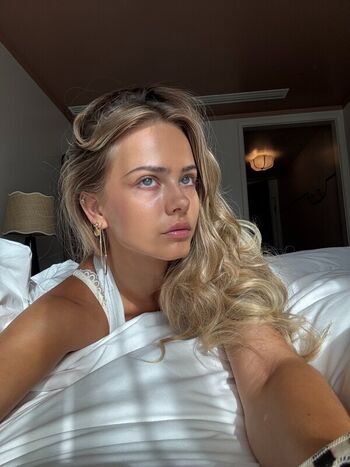 Sara crumbleleg leaked private photo uncensored HD quality